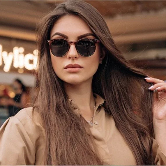 Vintage Fashion Round Sunglasses Women Men 2025 Brand Design Retro Rivet Yellow Blue Lens Square Sun Glasses Male Female Goggles